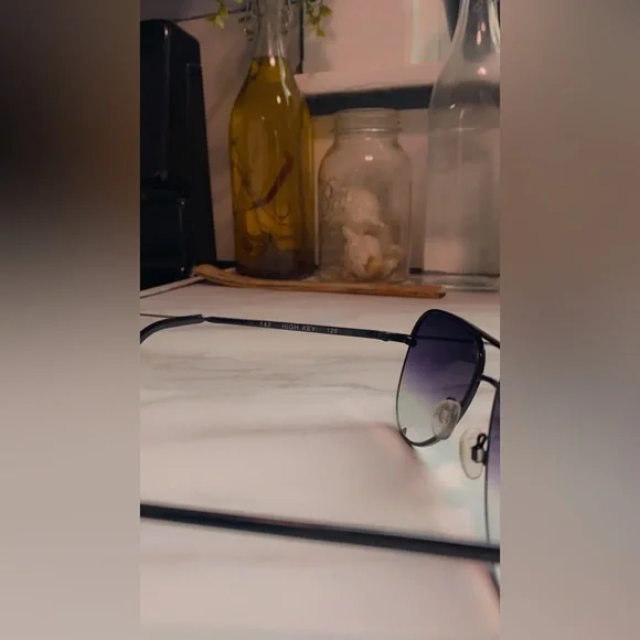 Quay Australia Black Gradient Glasses - Picture 4 of 7